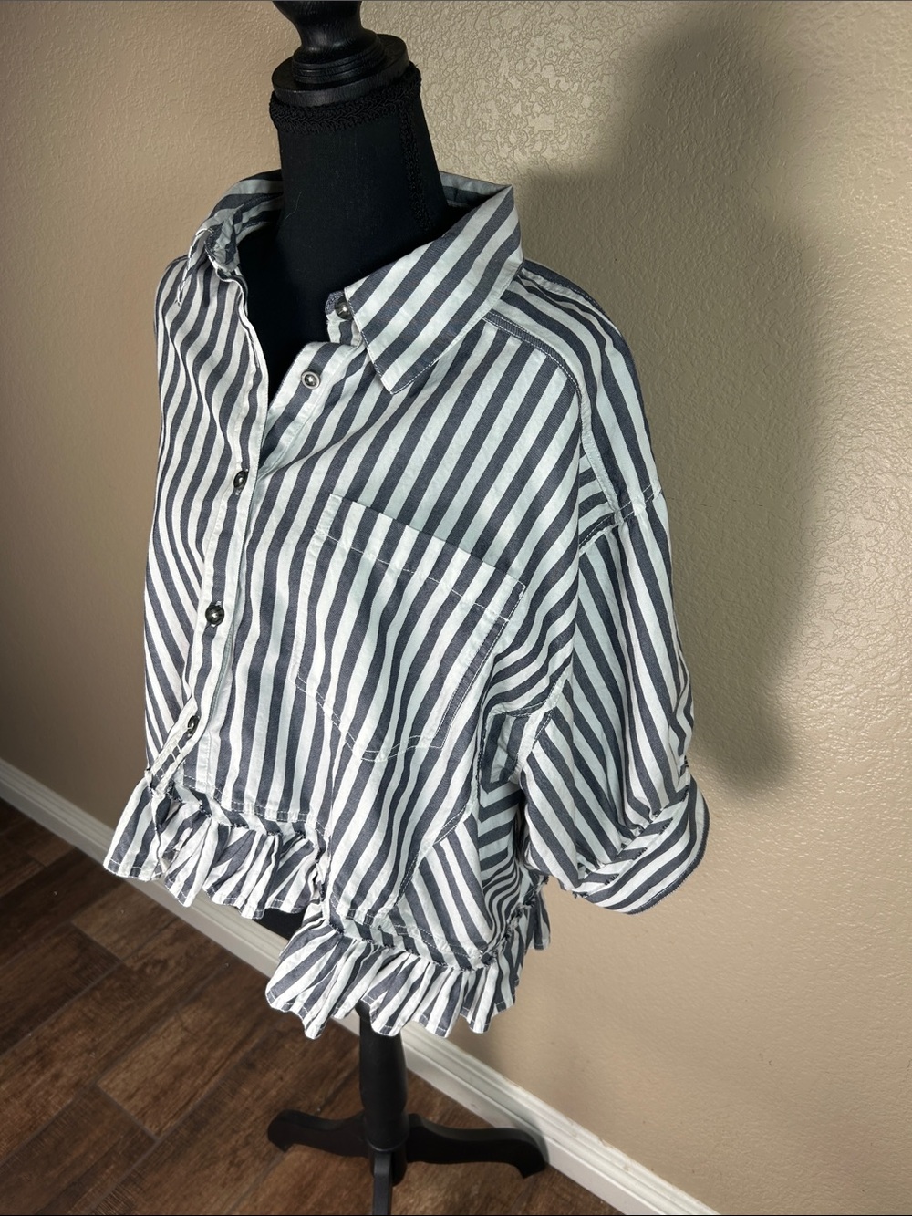 We The Free Free People Striped Ruffle Hem Button-Up Shirt Large - Picture 2 of 7